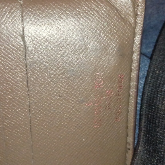 LV wallet - Picture 2 of 3